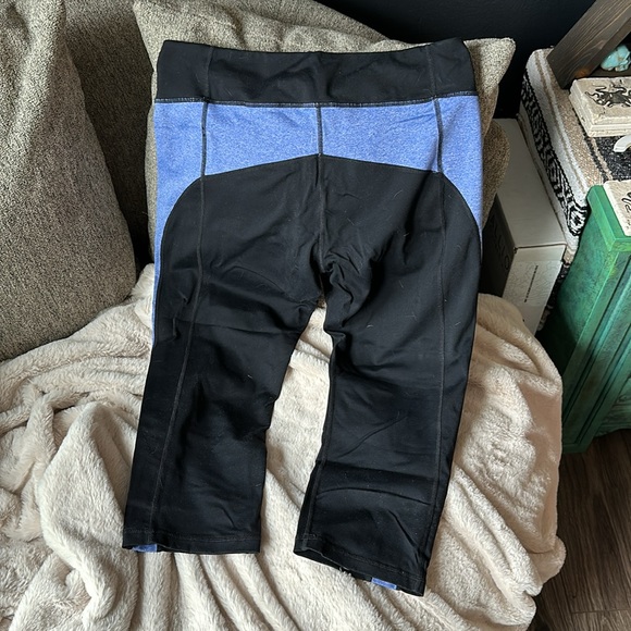 Two Pair Leggings and Capri leggings - Picture 7 of 7